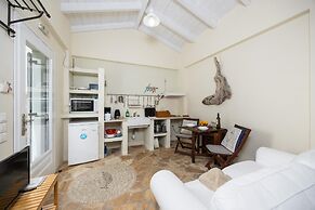 Agathi Cottage in Longos