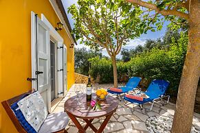 Agathi Cottage in Longos