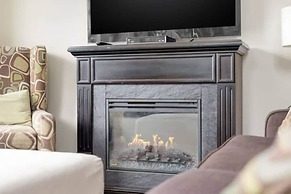 3BR Lakeside Dream Penthouse
