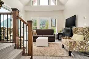 3BR Lakeside Dream Penthouse