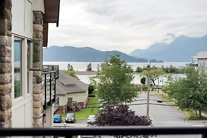 3BR Lakeside Dream Penthouse