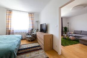 Apartment Rudolfspark Check in 15h to 22h Only