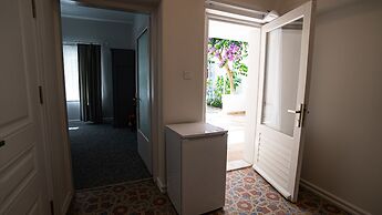 Ece Suit Büyükada