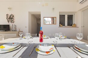 2317 Villa Rose by Barbarhouse