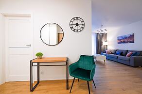 Aura 40 by Q4 Apartments