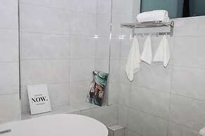 Lux Suites Royal Oak Residency