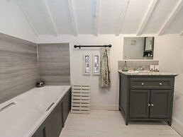 Old Roost Farmhouse