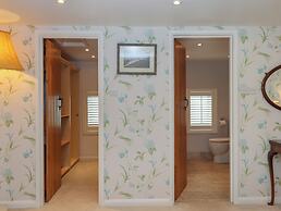 Waterland Farmhouse
