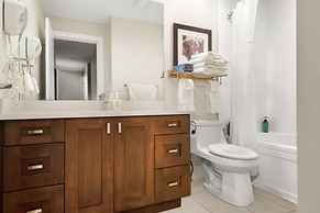 Harrison Lake Pets Welcome 3BR Suite