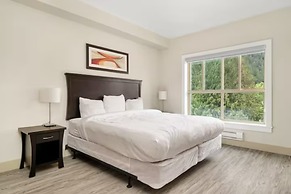 Harrison Lake Pets Welcome 3BR Suite