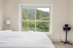 Harrison Lake Pets Welcome 3BR Suite