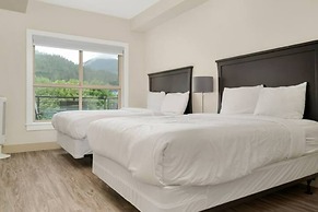 Harrison Lake Pets Welcome 3BR Suite