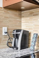 Harrison Lake Pets Welcome 3BR Suite