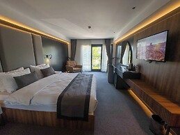 Sera Lake Center Hotel