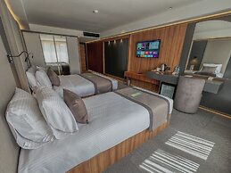 Sera Lake Center Hotel