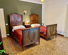 LIONS VENICE Guest House