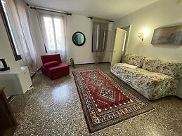 LIONS VENICE Guest House