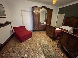 LIONS VENICE Guest House