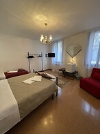 LIONS VENICE Guest House