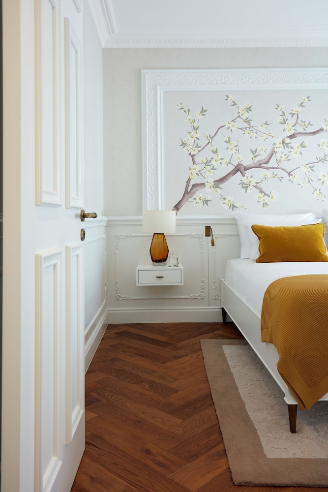 2 Chesham Hotel