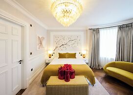 2 Chesham Hotel