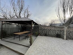 Noragyugh Guesthouse