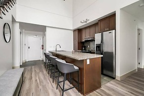 Lakeview Splendor 7BR Penthouse Bliss