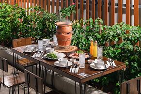 SZ CANALSIDE HOTEL