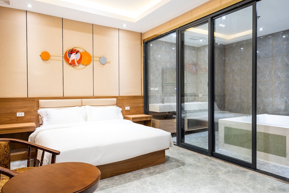 Home me Hotel