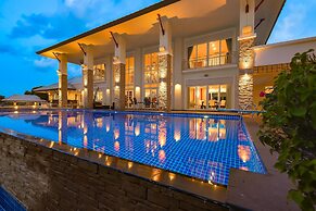 7 Bedrooms Mansion on The Golf Course-JB