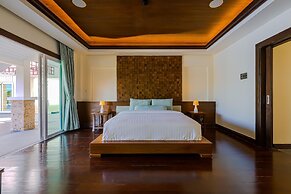 7 Bedrooms Mansion on The Golf Course-JB
