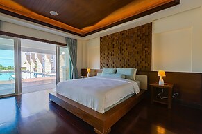 7 Bedrooms Mansion on The Golf Course-JB
