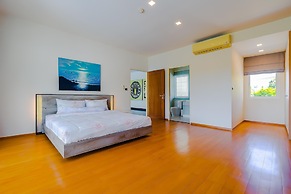 7 Bedrooms Mansion on The Golf Course-JB