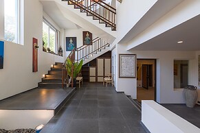 7 Bedrooms Mansion on The Golf Course-JB