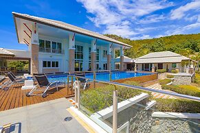 7 Bedrooms Mansion on The Golf Course-JB