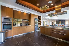 7 Bedrooms Mansion on The Golf Course-JB