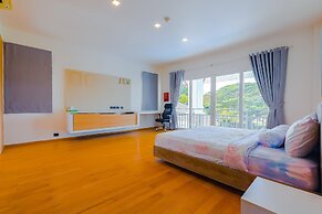 7 Bedrooms Mansion on The Golf Course-JB