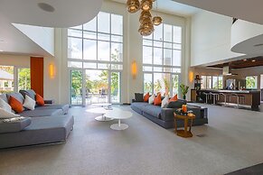 7 Bedrooms Mansion on The Golf Course-JB