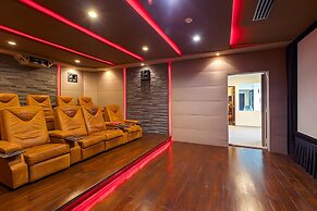 7 Bedrooms Mansion on The Golf Course-JB