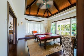 7 Bedrooms Mansion on The Golf Course-JB