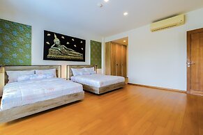 7 Bedrooms Mansion on The Golf Course-JB