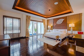 7 Bedrooms Mansion on The Golf Course-JB