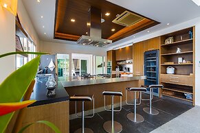 7 Bedrooms Mansion on The Golf Course-JB