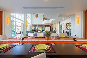 7 Bedrooms Mansion on The Golf Course-JB
