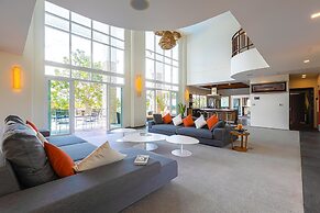 7 Bedrooms Mansion on The Golf Course-JB