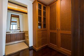 7 Bedrooms Mansion on The Golf Course-JB