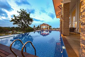 7 Bedrooms Mansion on The Golf Course-JB