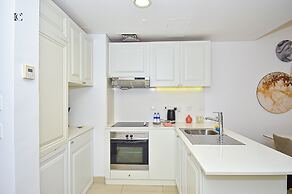 Stunning Sea View 2Bed near Tram Stn