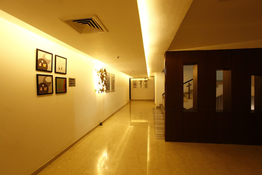 PLUTOS HOTEL
