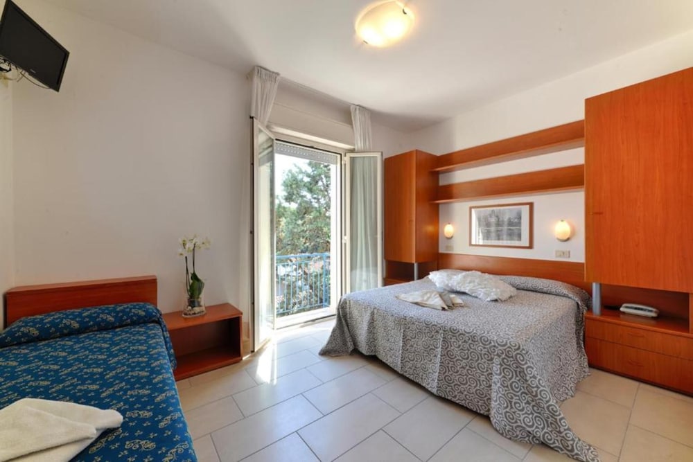 HOTEL TAORMINA